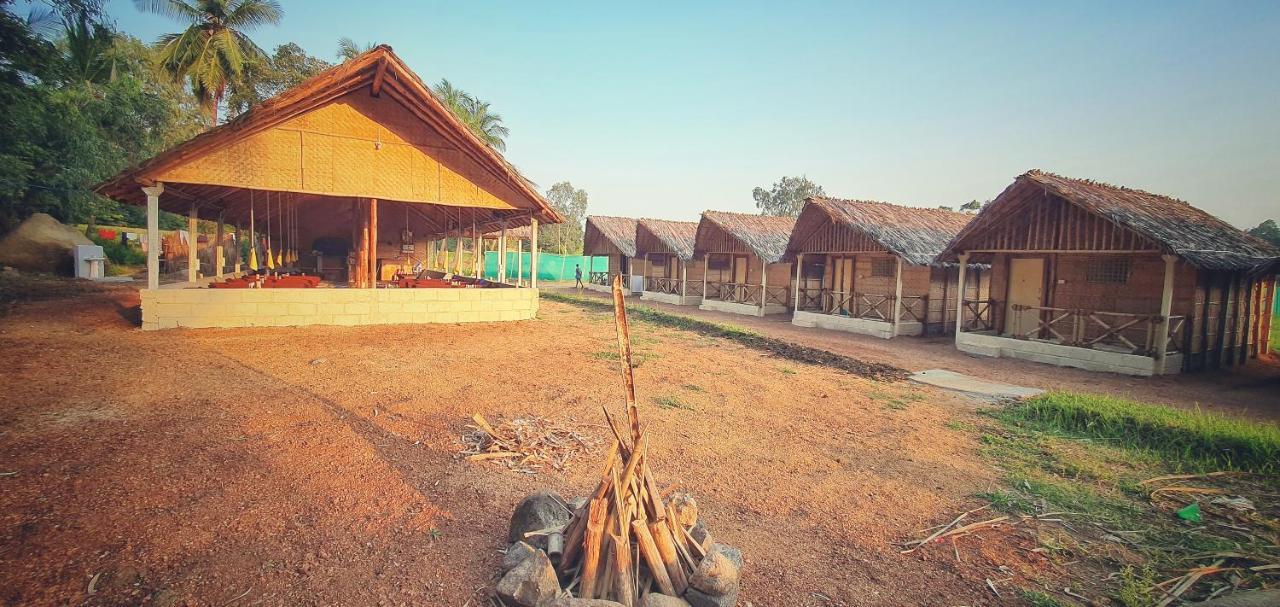 Lazy Panda Hotel Hampi Luaran gambar