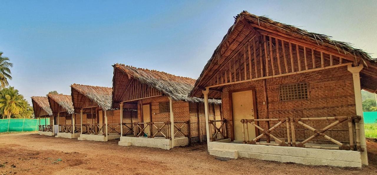 Lazy Panda Hotel Hampi Luaran gambar