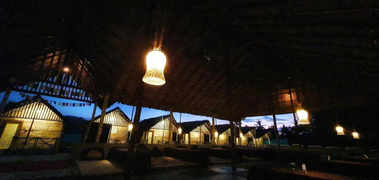 Lazy Panda Hotel Hampi Luaran gambar