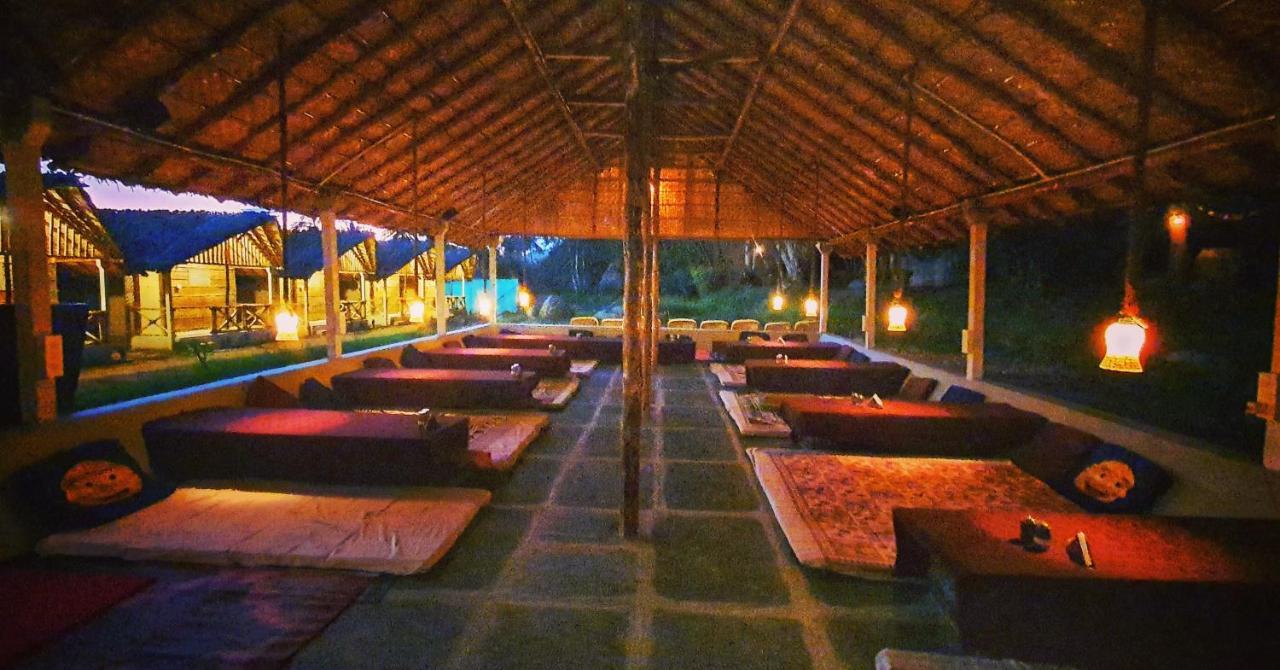 Lazy Panda Hotel Hampi Luaran gambar