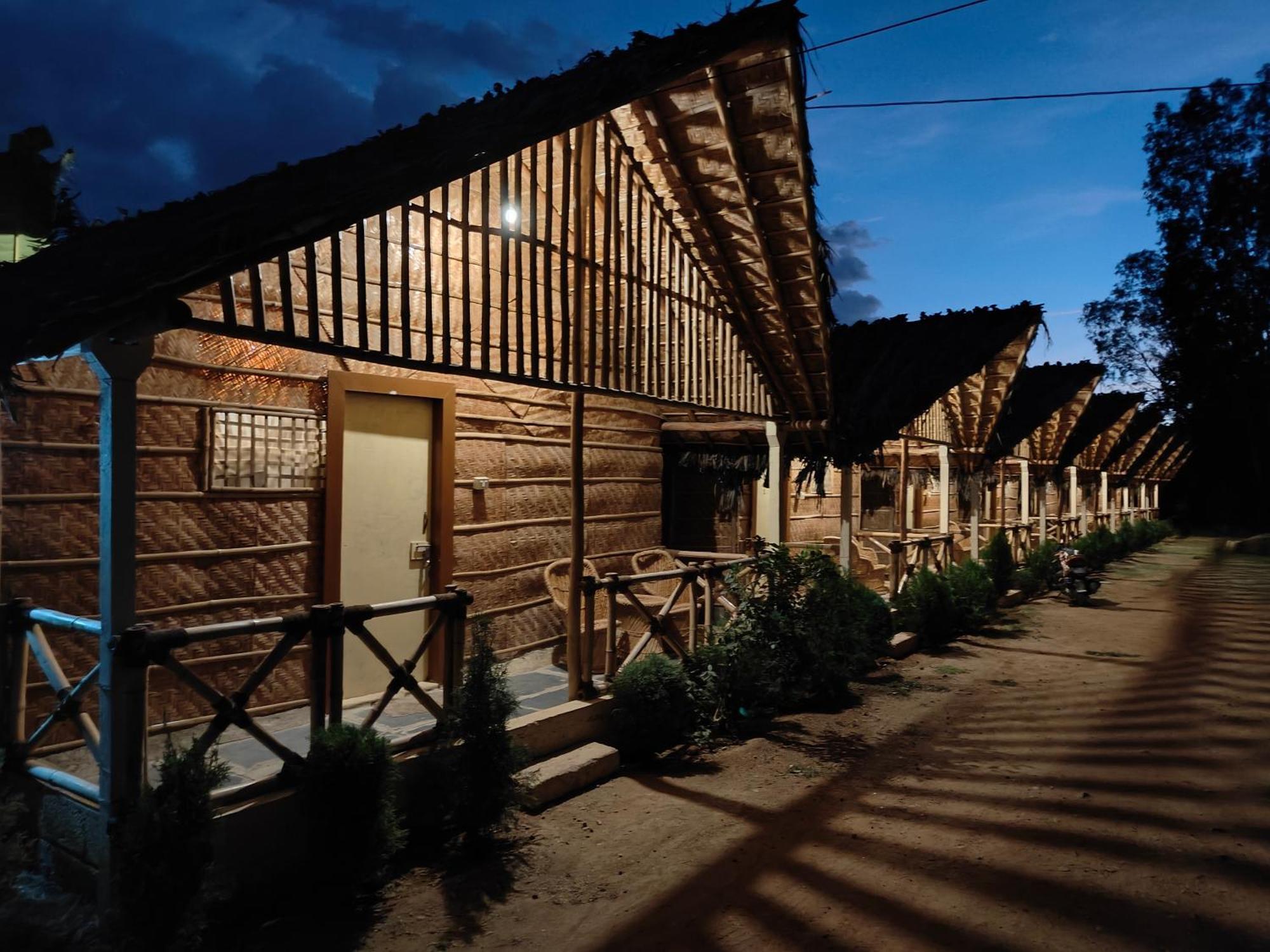 Lazy Panda Hotel Hampi Luaran gambar