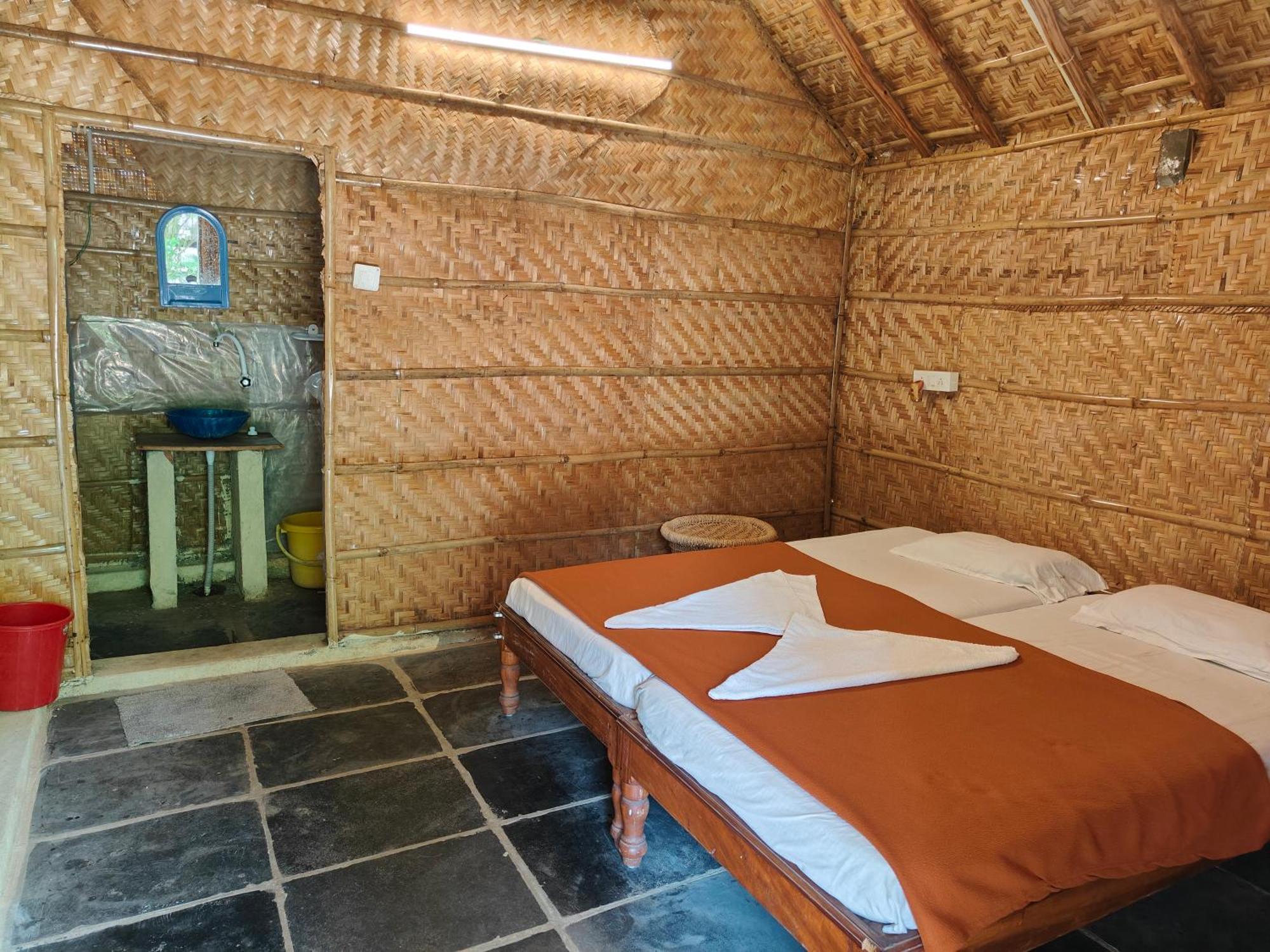 Lazy Panda Hotel Hampi Bilik gambar