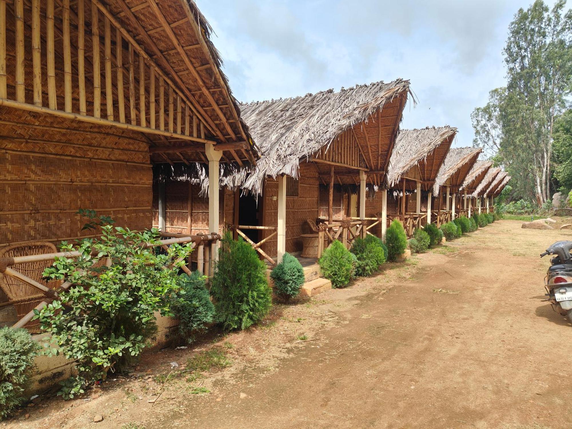 Lazy Panda Hotel Hampi Luaran gambar